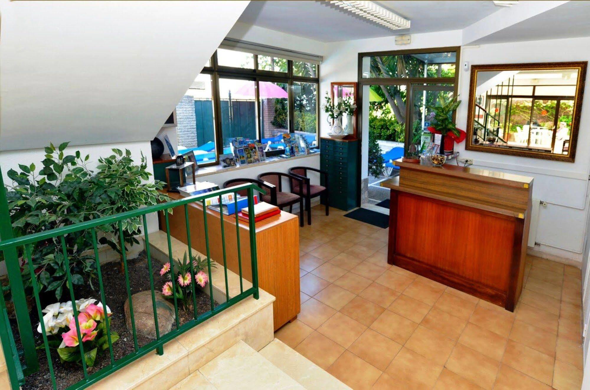 Hostal Magnolia Lloret de Mar Exteriör bild