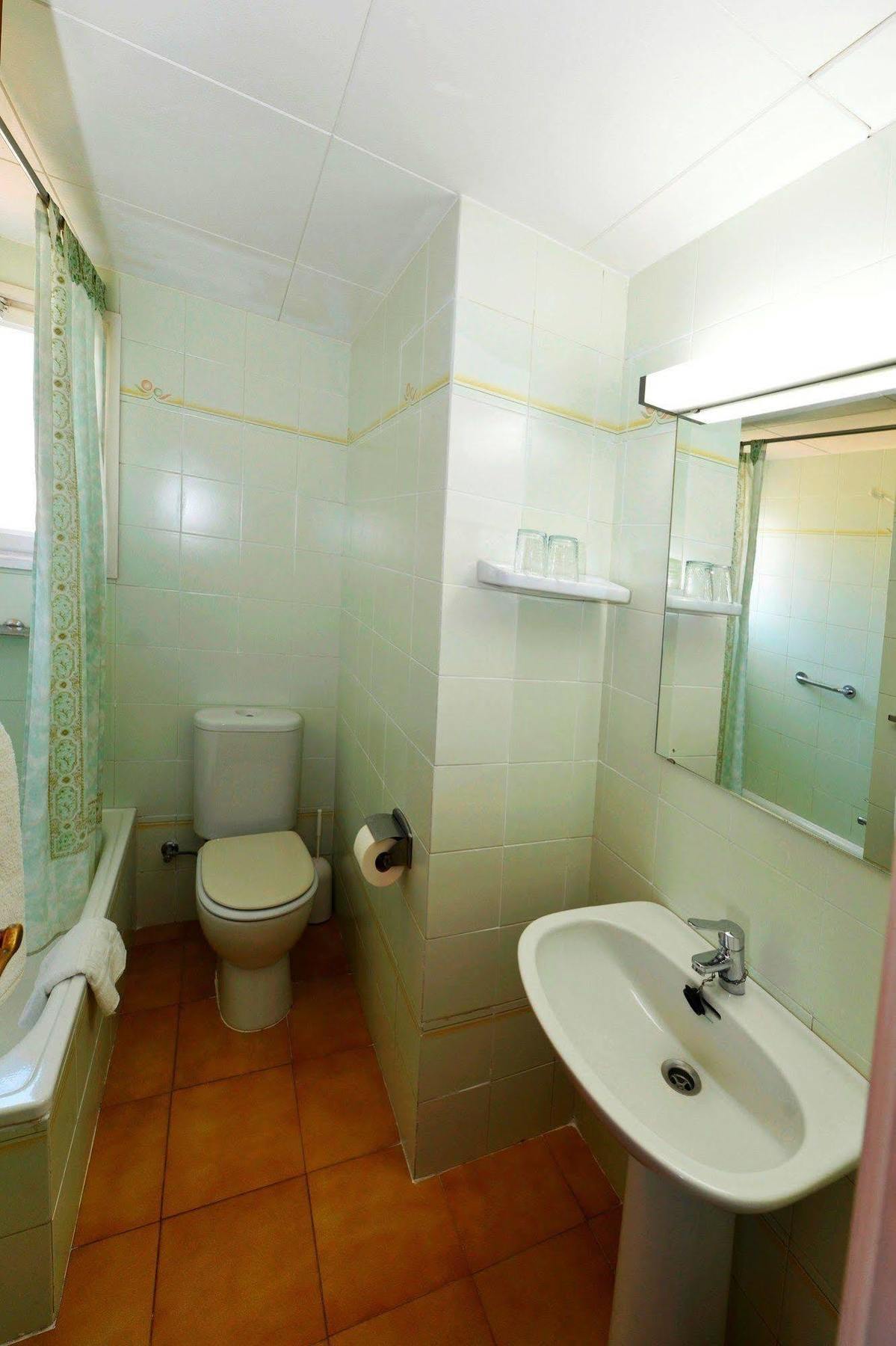 Hostal Magnolia Lloret de Mar Exteriör bild