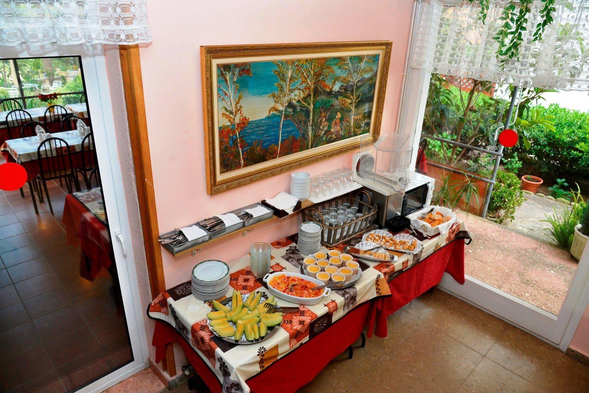 Hostal Magnolia Lloret de Mar Exteriör bild